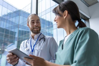 Doktorlar. Doktorlar ilginç bir davayı tartışıyor ve olaya dahil oluyor.