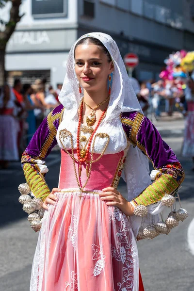 ヌーロ サルデーニャ イタリア 2023年8月27日 ヌーロ サルデーニャの2023年8月27日の贖いの祭りの機会にサルデーニャの伝統的な衣装のパレード — ストック写真