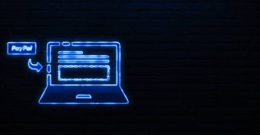  PayPal, bireylerin ve şirketlerin çevrimiçi ödeme yapmalarına ve almalarına izin veren dijital bir ödeme platformudur.