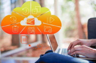Hotmail yedekleme çözümlerinin gelişmiş özellikleri kapsamlı veri koruması, kullanım kolaylığı ve esnekliği sağlamak için çeşitli işlevsellikleri içerebilir