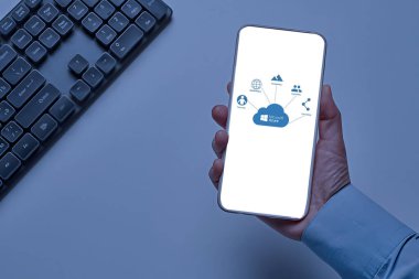Microsoft Azure, veri bütünlüğünü güvence altına alan ve analizler, hesaplamalar ve onlarla çalışmak için farklı hizmetler sunan güvenilir bir platformdur.