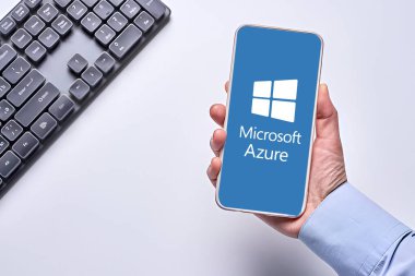 Microsoft Azure sembollü akıllı telefon, Microsoft Veri Merkezlerinde sunulan bir bulut hizmetidir.