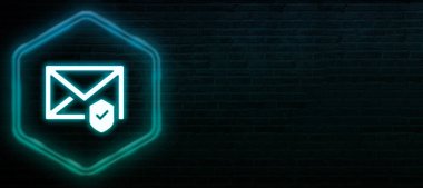 Kaspersky Posta Güvenliği Sunucusu, şirket e-posta sistemlerini spam, phishing, malware ve diğer e-posta kaynaklı saldırılar gibi çeşitli siber tehditlerden korumak için tasarlanmış sağlam bir çözümdür.