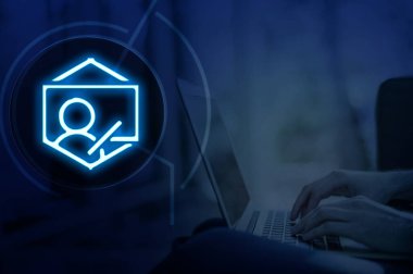 AWS Eğitim ve Sertifikasyon, AWS teknolojisinde uzmanlaşmak, bulut yeterliliğini elde etmek ve AWS 'yi ticari başarıyı sürdürmek için koz olarak kullanmak amacıyla birey ve kuruluşları desteklemek üzere tasarlanmıştır.