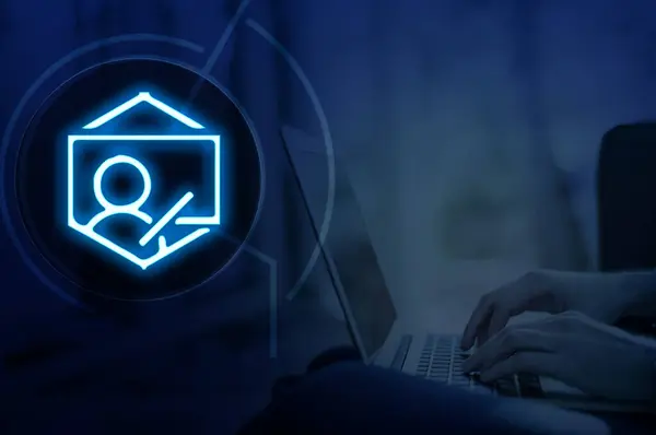 AWS Eğitim ve Sertifikasyon, AWS teknolojisinde uzmanlaşmak, bulut yeterliliğini elde etmek ve AWS 'yi ticari başarıyı sürdürmek için koz olarak kullanmak amacıyla birey ve kuruluşları desteklemek üzere tasarlanmıştır.