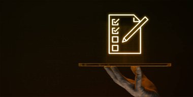 Microsoft 365 Birden fazla e- posta hesabı, takvim ve yapılacaklar listesini kişiselleştirilebilir hatırlatıcılar ve reklamsız erişim ile kolayca yönetin