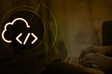 AWS Yazılım Geliştirme, yazılım ürünlerini tasarlamak, geliştirmek ve yönetmek için AWS hizmetlerinden ve altyapıdan yararlanmayı içerir.