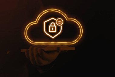 Dağıtılmış Servis İnkar (DDoS) saldırılarına ve AWS Shield ve AWS WAF (Web Uygulaması Firewall) kullanarak web sömürülerine karşı uygulamalarınızı koruyun)