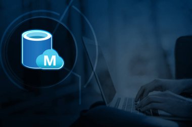 Azure Yönetilmiş Veritabanları, temel altyapı ve bakım görevlerini Azure yönetirken, organizasyonların uygulama geliştirmeye odaklanmasına olanak sağlar.