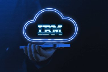 Gök mavisi ve IBM Bulutu kendilerine has hizmetleri olan bulut platformları sunuyor, fakat bu platformların özellikleri ve bütünleşme özellikleri farklıdır.