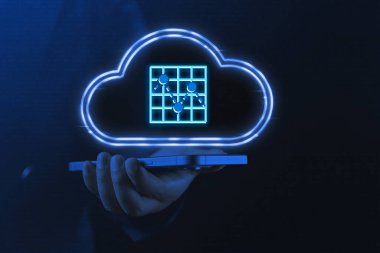 Azure Machine Learning (Azure ML), bu görevleri destekleyen ve entegre bir stüdyo ortamı sunan ana hizmettir.