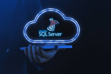 Azure SQL Server, Azure SQL Database, Azure SQL Managed Instance ve SQL Server gibi çeşitli dağıtım seçenekleri sunan Microsoft 'un SQL Server veritabanının bulut tabanlı versiyonudur.