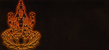 Maa Lakshmi dört el insan hayatının dört hedefini temsil eder: Dharma (dürüstlük), Artha (servet), Kama (arzu) ve Moksha (özgürlük).)