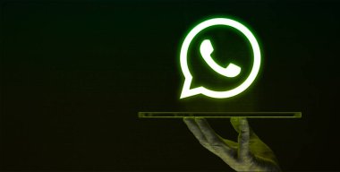 WhatsApp ses ve video aramaları oyun sırasında ikincil bir iletişim yöntemi olarak kullanılabilir, özellikle birinin Xbox Party Sohbeti 'ne erişimi yoksa