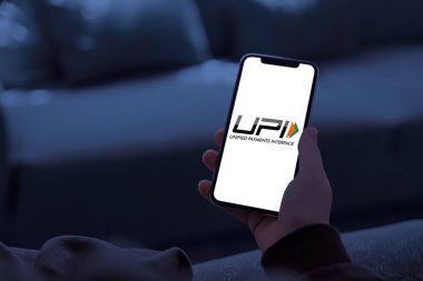 UPI (Birleşik Ödemeler Arayüzü), Hindistan Ulusal Ödemeler Şirketi (NPCI) tarafından geliştirilen ve kullanıcıların iki banka hesabı arasında bir cep telefonu üzerinden anında para transferi yapmasına olanak sağlayan gerçek zamanlı ödeme sistemidir.