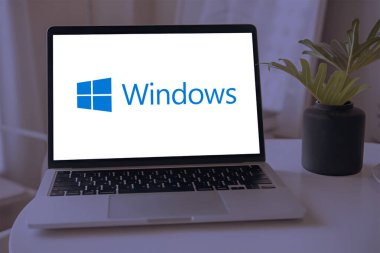 Microsoft Windows, kişisel bilgisayarlar ve aygıtlar için yaygın olarak kullanılan bir işletim sistemidir.