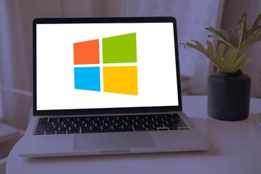Windows Server 2012, Microsoft tarafından 4 Eylül 2012 tarihinde yayınlanan bir sunucu işletim sistemidir.