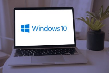 Windows 10, 29 Temmuz 2015 tarihinde Microsoft 'un kişisel bilgisayarlar için piyasaya sürülen büyük bir işletim sistemidir.
