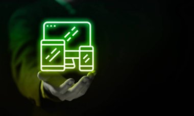 iOS ve Android için mobil uygulamanın yanı sıra mobil optimize edilmiş bir web sitesi