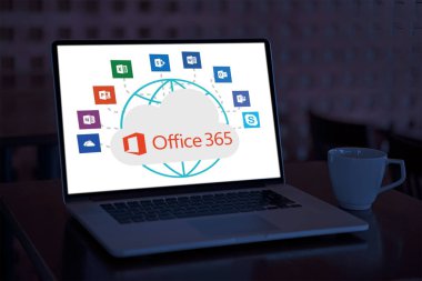 Microsoft Office 365 şu anda Microsoft 365 olarak bilinmektedir ve Word, Excel, Outlook ve PowerPoint gibi klasik Office uygulamalarını içeren bulut tabanlı üretkenlik araçlarını temsil etmektedir.
