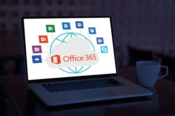 Microsoft Office 365 şu anda Microsoft 365 olarak bilinmektedir ve Word, Excel, Outlook ve PowerPoint gibi klasik Office uygulamalarını içeren bulut tabanlı üretkenlik araçlarını temsil etmektedir.