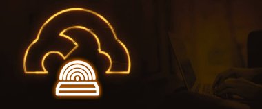 Amazon SageMaker, geliştiricileri ve veri bilimcilerini, makine öğrenme modellerini hızlı ve etkili bir şekilde inşa etme, eğitme ve yerleştirme konusunda güçlendiren, içgörüye giden yolu hızlandıran tam teşekküllü bir yönetim hizmetidir.