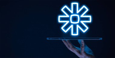 Zapier, çeşitli uygulama ve hizmetleri programlama becerisi gerektirmeden otomatik iş akışlarına bağlayan çevrimiçi bir otomasyon aracıdır.