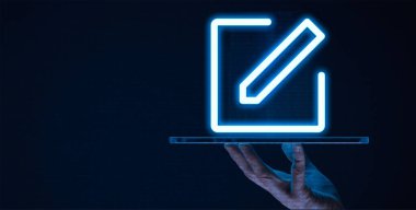 Toplu veri düzenleme, veritabanı veya uygulamalardaki büyük veri girişleri veya kayıtlarında eş zamanlı değişiklikler yapma sürecini ifade eder.