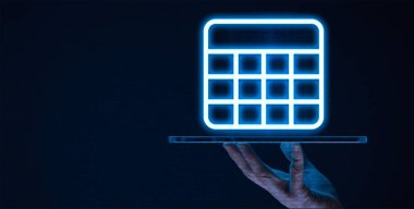 veri tablosu, sıralar ve sütunlardaki verilerin yapılandırılmış bir düzenlemesidir, bilgiyi düzenlemek, analiz etmek ve sunmayı kolaylaştırır