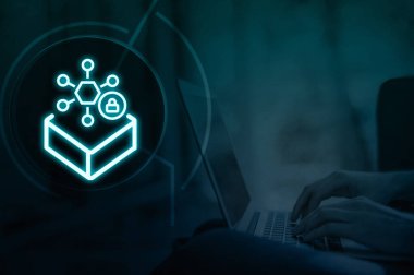 AWS, Microsoft Azure ve Google Cloud, kullanıcıların yeni hizmetler ekleyebilecekleri, entegrasyon için API 'leri kullanabilecekleri ve temel iş ihtiyaçlarını karşılamak için temel platformu genişleterek özel çözümler üretebilecekleri genişletilebilir platformlardır.