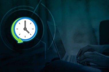 Gökyüzü rezervasyonları, kullanıcıların indirimli maliyetler karşılığında sanal makineler veya SQL veritabanları gibi belirli Azure kaynakları için bir veya üç yıllık bir plan yaparak bulut maliyetlerinden tasarruf etmelerine olanak sağlar.