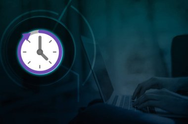 Azure Scheduler, belirli zaman ve aralıklarla, işleri çalıştırmak veya eylemleri tetiklemek gibi görevlerin çalışmasını programlamanızı ve otomatik olarak çalıştırmanızı sağlayan bulut tabanlı bir hizmettir.