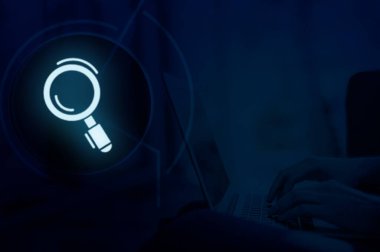 Verilerin incelenmesi, verilerin doğruluğu, tutarlılığı, ilgisi ve karar verme, raporlama veya daha ileri işleme kalitesinin sağlanması için değerlendirilmesi ve analiz edilmesini içerir.