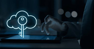 SSO (Tek İmzalı Giriş), bir kullanıcının birden fazla uygulama veya sisteme tek giriş belgesi ile erişmesini sağlayan bir kimlik doğrulama sürecidir.