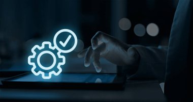 Azure 'nin son müşteri göç hizmetleri arasında kontrol ve görünürlüğü korurken göç sürecini basitleştirmek için tasarlanmış gerçek zamanlı yönetim özellikleri yer almaktadır.