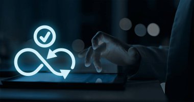 Microsoft Azure müşteri veri yedeklemesi için kapsamlı çözümler sunarak, yüksek erişilebilirlik, güvenlik ve ölçeklenebilirliği güvence altına almaktadır