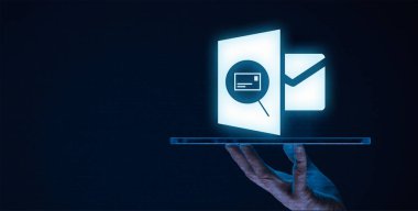 Outlook Forensic Toolbox, genellikle yasal, güvenlik ve uyum amacıyla Microsoft Outlook e- posta dosyalarından veri toplamak, incelemek ve çıkarmak için kullanılan bir dizi araç veya yazılıma karşılık gelmektedir.