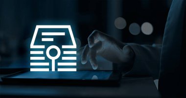 Ödeme taramasında veri yoğunlaştırıcı süreçler, işlem kayıtlarından düzenleyici listelere kadar çok miktarda verinin ele alınmasını ve bu verileri analiz etmek ve etkili bir şekilde hareket etmek için karmaşık algoritmalar uygulanmasını içerir.