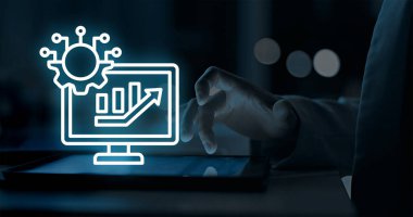 NetSuite SuiteCommerce, ERP ile sorunsuz bir şekilde bütünleşen, web, mobil ve mağaza içi kanallar üzerinden birleşik alışveriş deneyimleri sunan, bulut tabanlı bir e-ticaret platformu ile işletmeleri güçlendiriyor