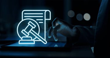 Gök Uyum örgütleri küresel, sanayiye özel ve bölgesel düzenleyici gereksinimleri karşılamak için araçlar, sertifikalar ve çerçeve sağlarlar