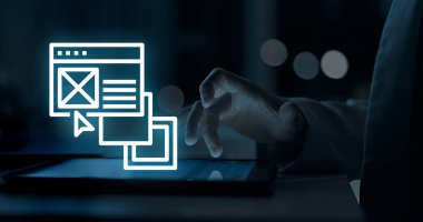 UX ve UI Tasarım & Geliştirme kullanıcı dostu ve görsel olarak çekici dijital arayüzler oluşturmayı içerir