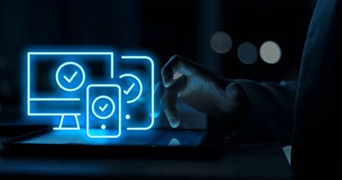 Gerçek zamanlı ve sürekli ajansız keşifler, organizasyonların hem yönetilen hem de yönetilemeyen varlıkları işlerini aksatmadan tespit edip sınıflandırmalarına olanak sağlar.