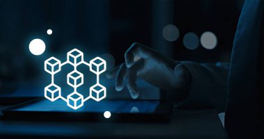 Blockchain merkezi olmayan, dağıtılmış bir defter teknolojisidir. Birçok bilgisayar üzerinden yapılan işlemleri şeffaf ve kurcalanmaya dayanıklı bir şekilde güvenli bir şekilde kaydeder.