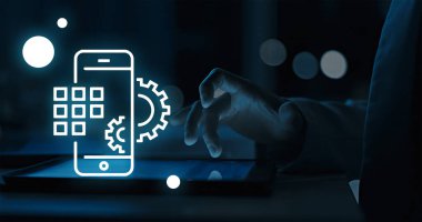 Mobil Uygulama Tasarımı, çeşitli aygıtlar ve platformlar arasında sezgisel, meşgul edici ve kullanıcı dostu bir deneyim sağlamak için mobil bir uygulamanın görsel ve etkileşimli unsurlarını oluşturma sürecidir.