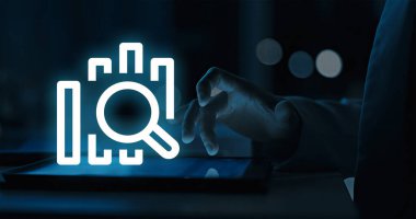 Elasticsearch hizmetinin ardılı Amazon OpenSearch. Elasticsearch tabanlı açık kaynaklı, dağıtılmış bir arama ve analiz süitidir.