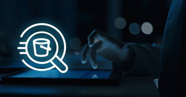 Amazon Athena, standart SQL kullanarak doğrudan Amazon Basit Depolama Servisi 'nde (S3) veri analiz etmenize olanak veren sunucusuz, etkileşimli bir sorgulama hizmetidir