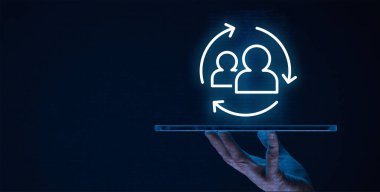 Kullanıcı Akımı Kimlik Döngülerinin Teknoloji Estetiğiyle Buluştuğu Yer Yeniden Hayal Edildi