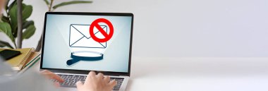 Bir engelleme listesi oluşturulması, kötü niyetli veya istenmeyen e-posta adresleri, alan adresleri veya IP 'lerin bir listesini derlemeyi ve bunların spam, phishing veya diğer zararlı iletişimi önlemek için engellenmesini içerir