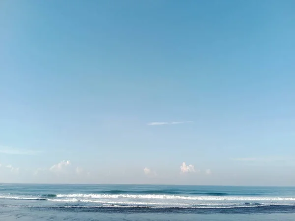 Una Playa Con Cielo Azul Hermoso Paisaje Naturaleza — Foto de Stock