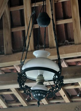 Eski Java tavan lambası. antik ev dekorasyonu.